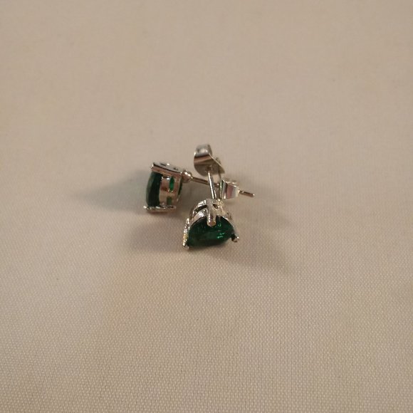 Silver Plated Heart Emerald Green Diamond Zircon Stud Earrings 1.13ctw ea. Gift - Picture 3 of 3